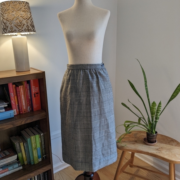The F.L. Collection Dresses & Skirts - Vintage Houndstooth Skirt | The F.L. Collection | Black and White | Size 2